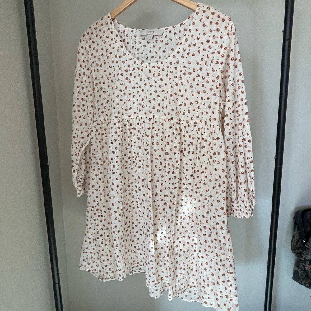 Loft 
Babydoll style dress 
Loose fit around the waist
Size small